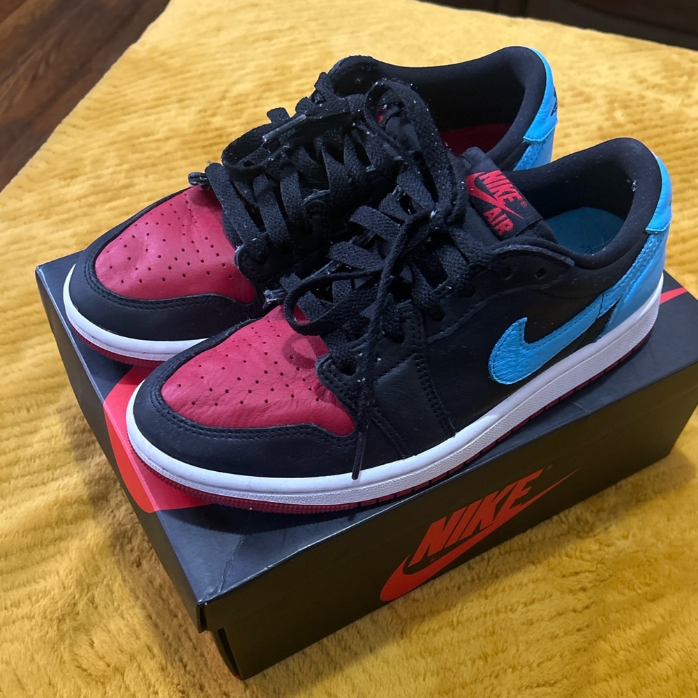 Air Jordan 1’s retro low OG Women’s Sneakers Black Red powdered blue Pre-loved - Picture 3 of 7
